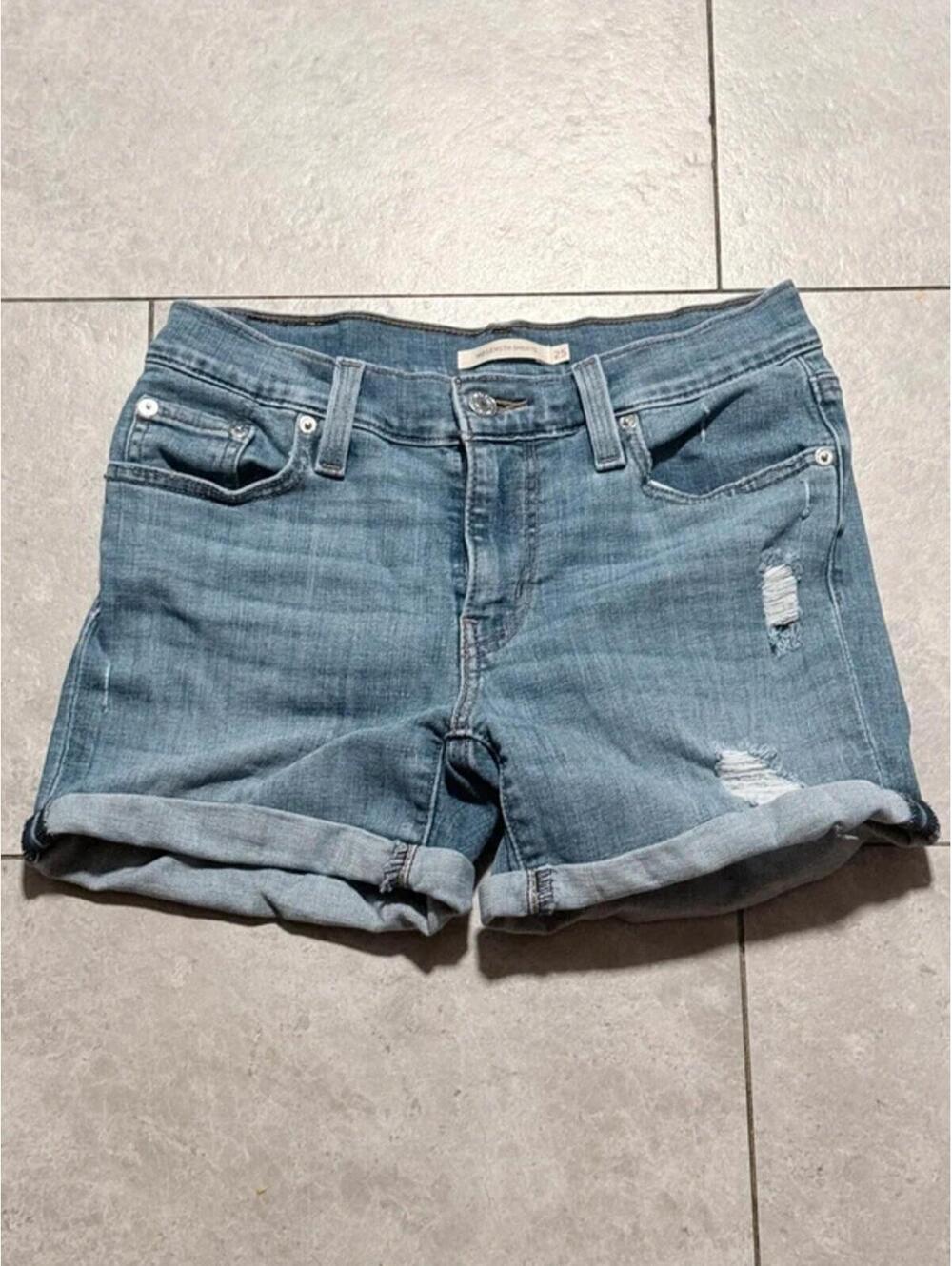 Levi’s Women’s Mid Length Denim Shorts Size 25 S29